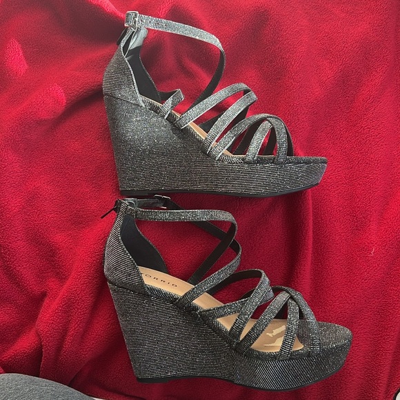 Torrid Wedge silver and black 8.5WW - Picture 2 of 9